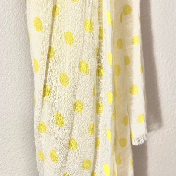 GAP scarf, white with yellow polka dots - Picture 4 of 8